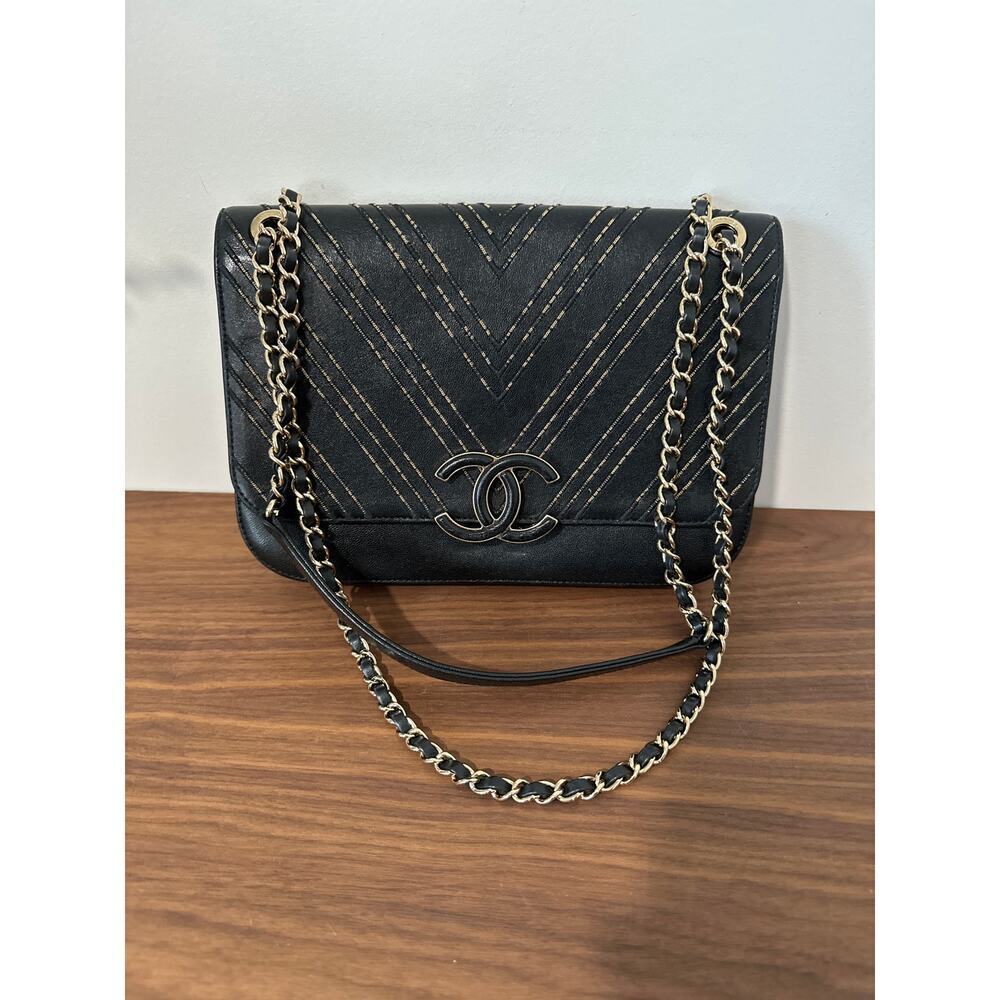 Chanel Subtle Chevron V-Stitch Flap Crossbody Shoulder Bag
